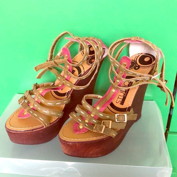 STUDIO by Gabriela Rocha-Olive green & pink wooden wedge - Picture 1 of 3